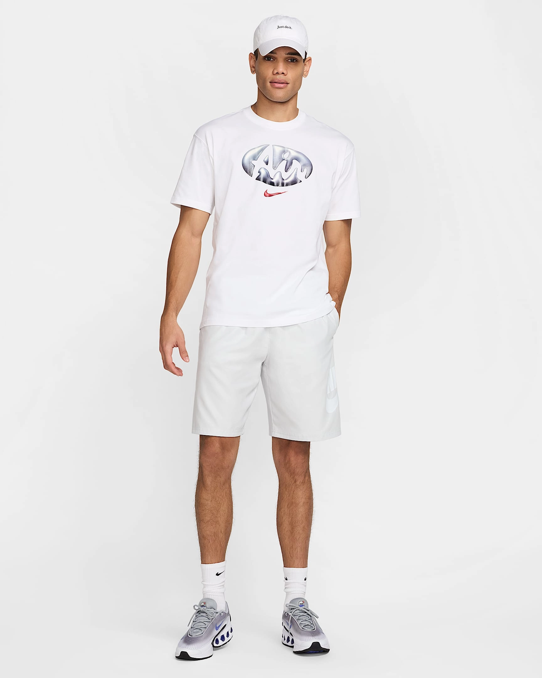 Nike Max90 Tee: Classic Sportswear - Effortless Cool & Comfort.